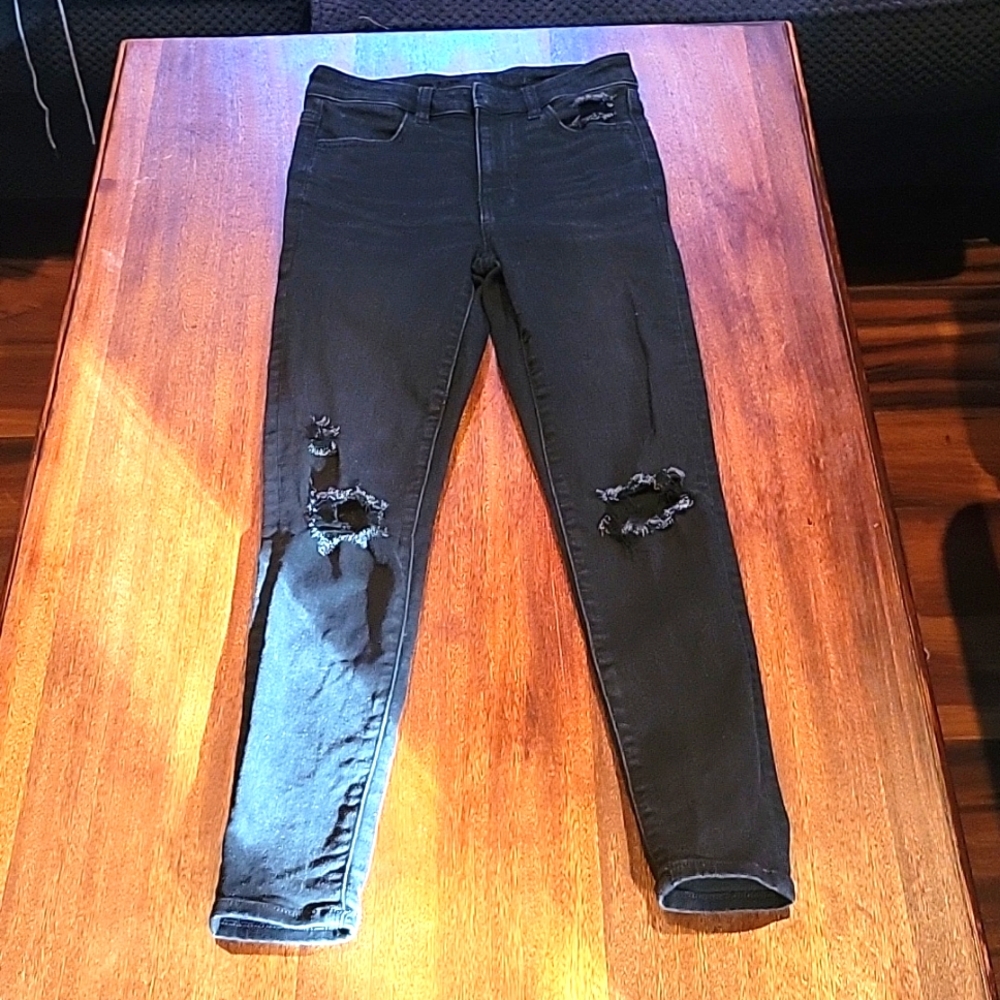 Womens size 2- American Eagle, Next Level Stretch- in Black- distressed Jeans.